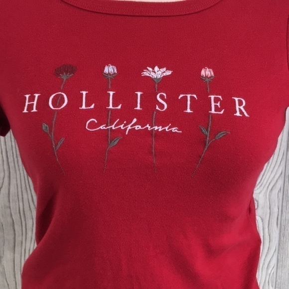 HOLLISTER California Red Flowers Tee size Small - Picture 2 of 7